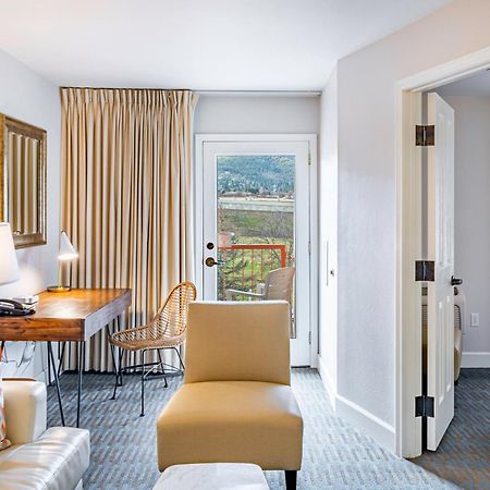 Ashland Hills Hotel & Suites Exteriör bild
