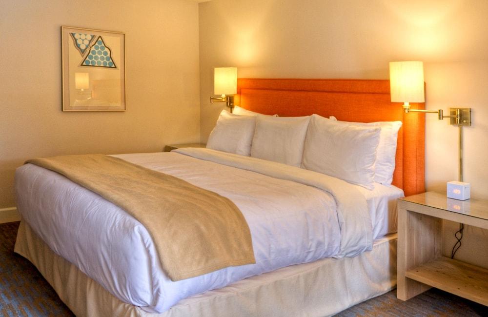 Ashland Hills Hotel & Suites Exteriör bild
