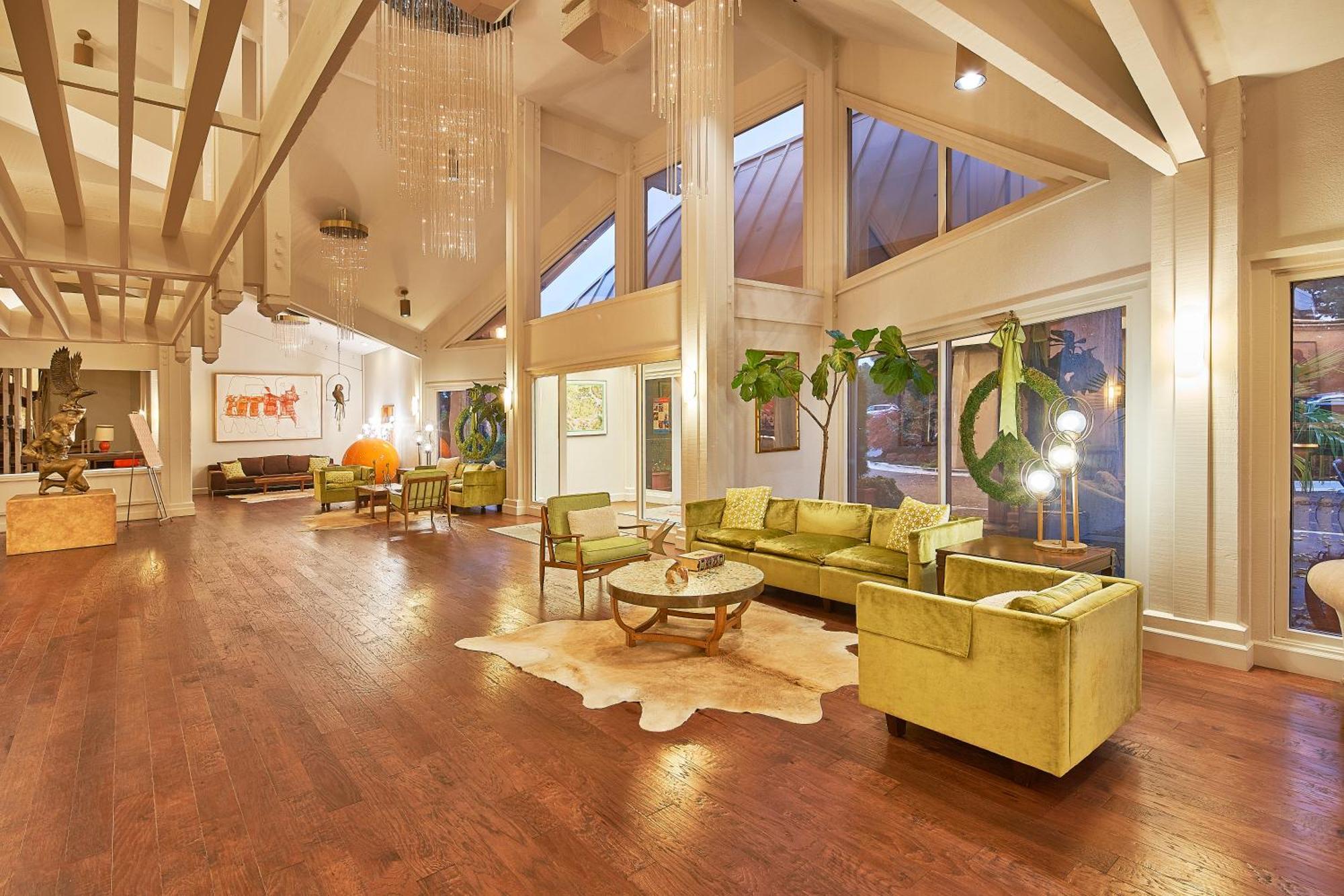 Ashland Hills Hotel & Suites Exteriör bild