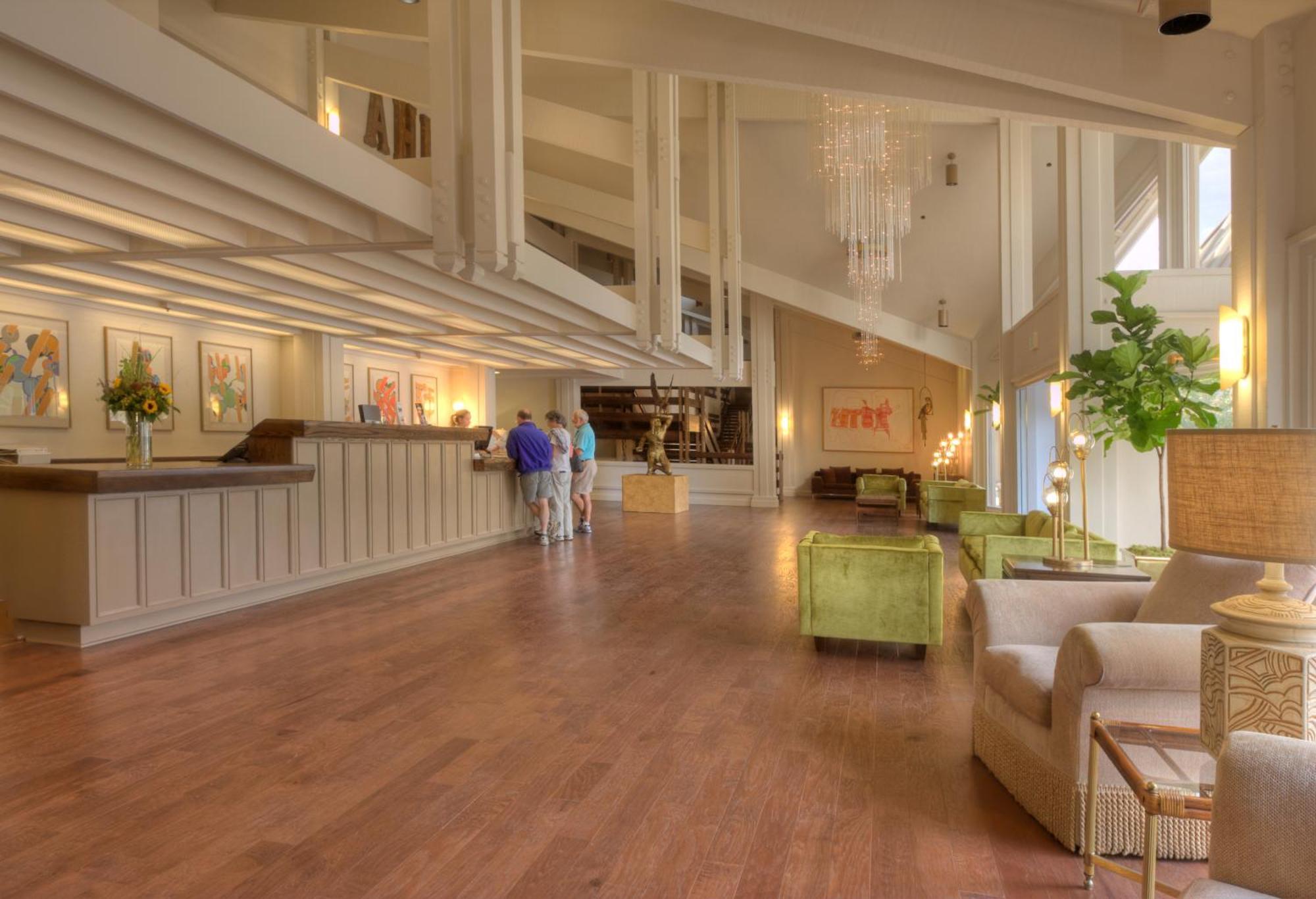 Ashland Hills Hotel & Suites Exteriör bild