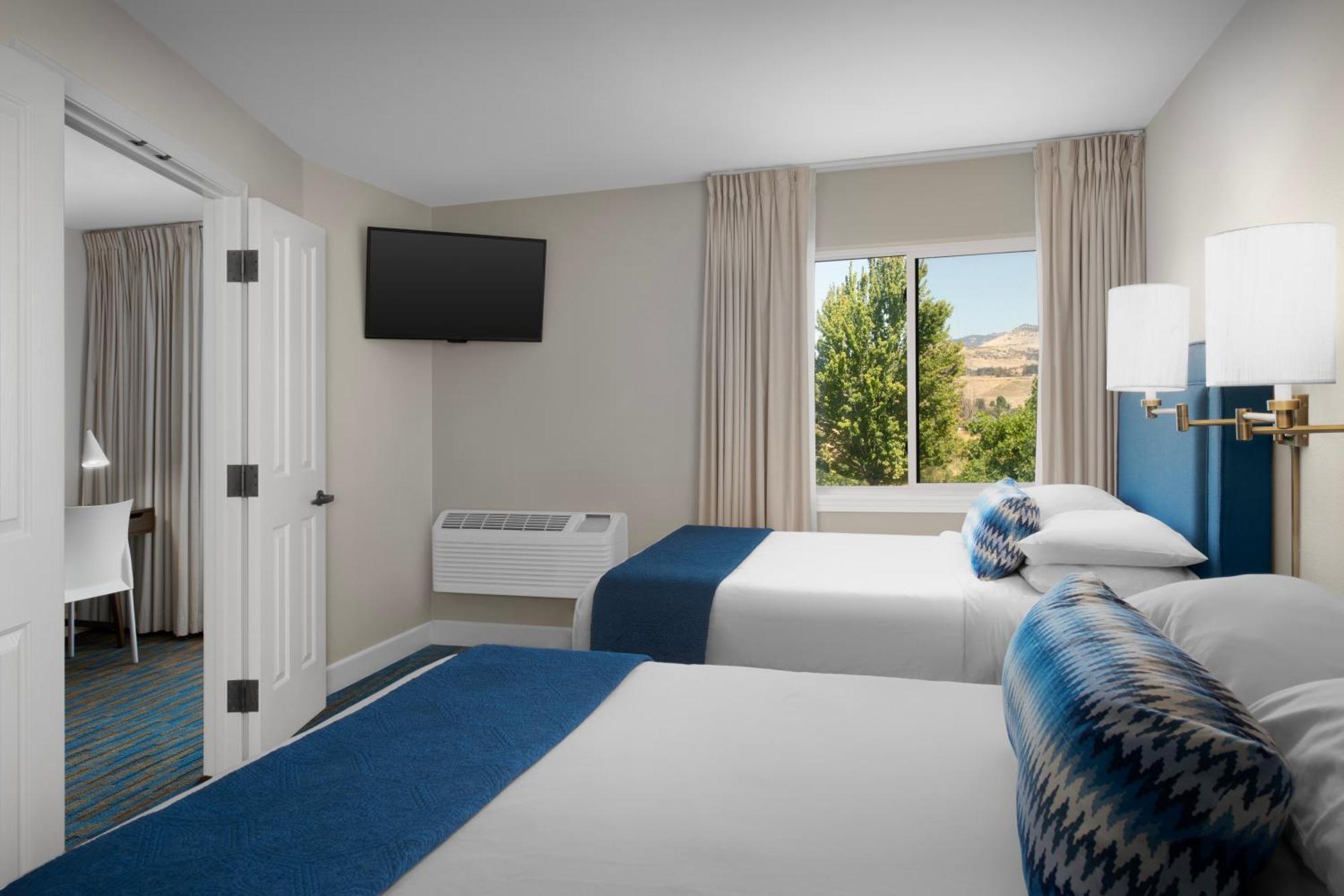 Ashland Hills Hotel & Suites Exteriör bild