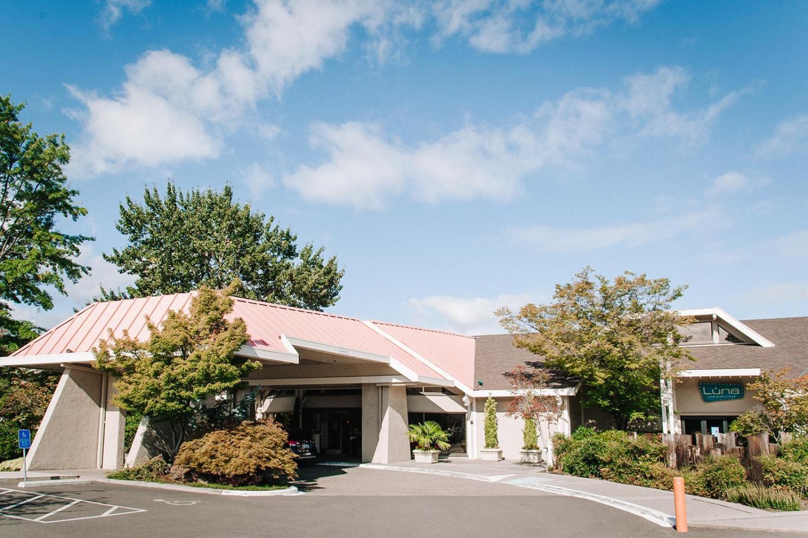 Ashland Hills Hotel & Suites Exteriör bild