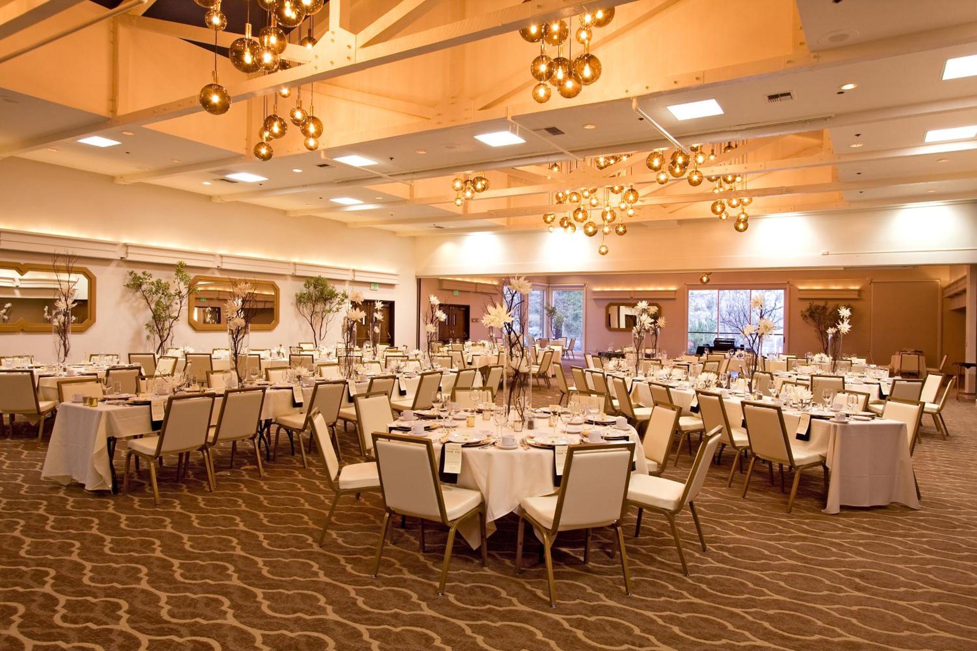 Ashland Hills Hotel & Suites Exteriör bild