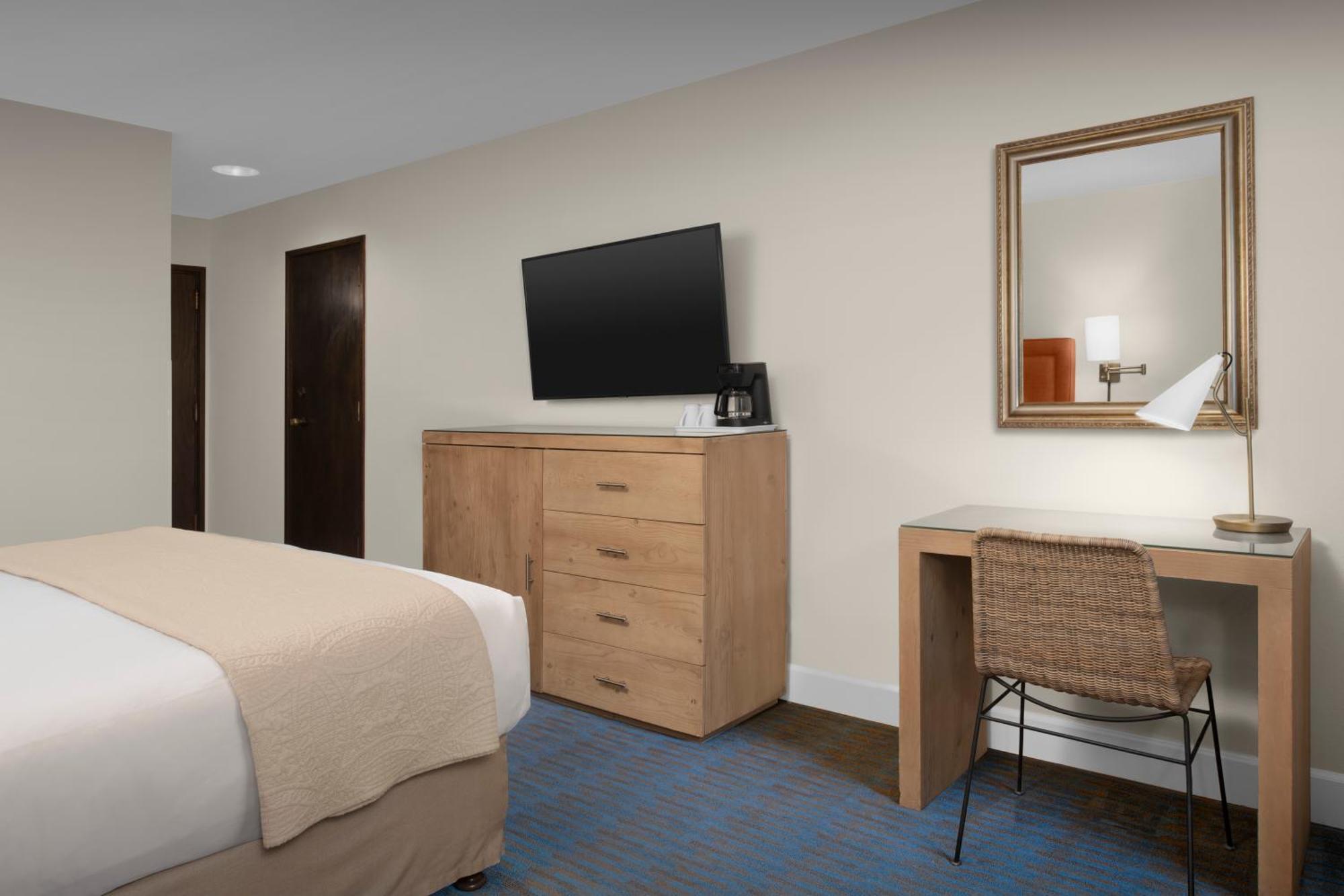 Ashland Hills Hotel & Suites Exteriör bild