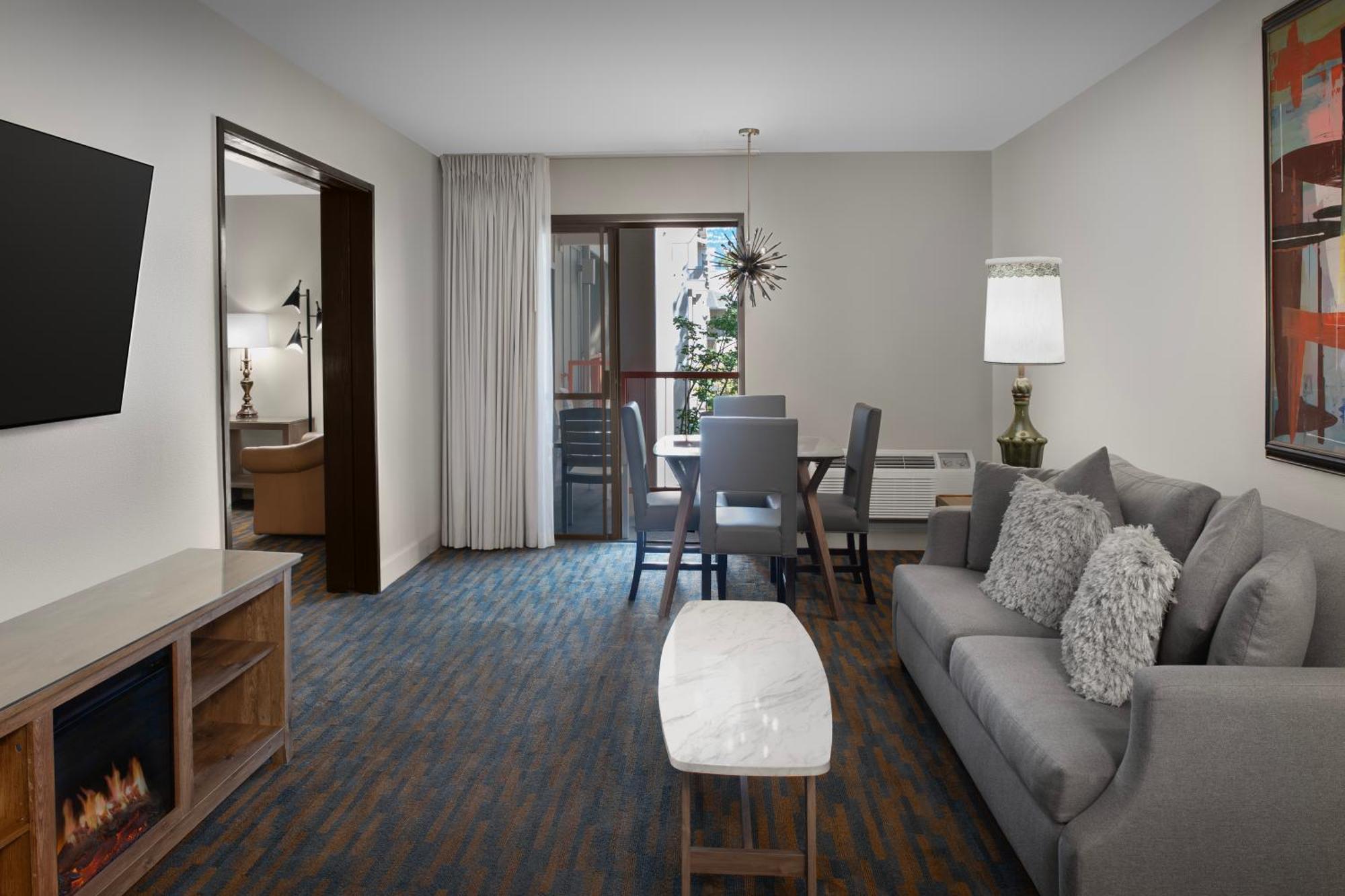 Ashland Hills Hotel & Suites Exteriör bild