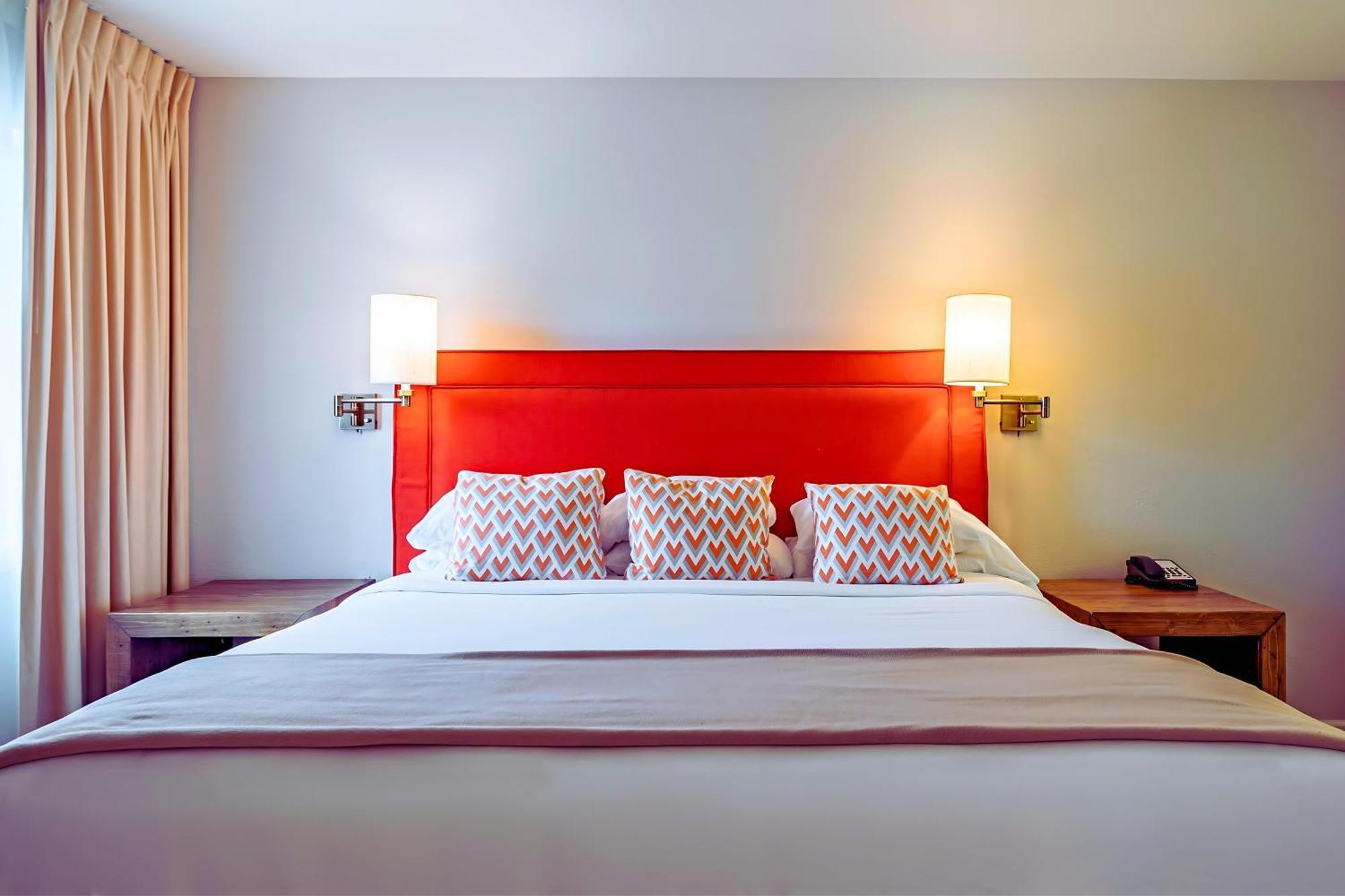 Ashland Hills Hotel & Suites Exteriör bild
