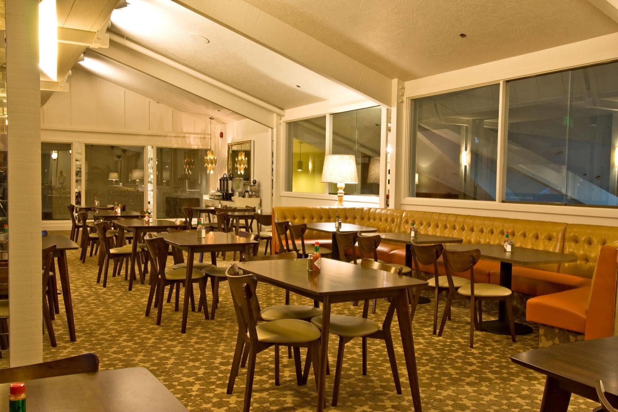 Ashland Hills Hotel & Suites Exteriör bild