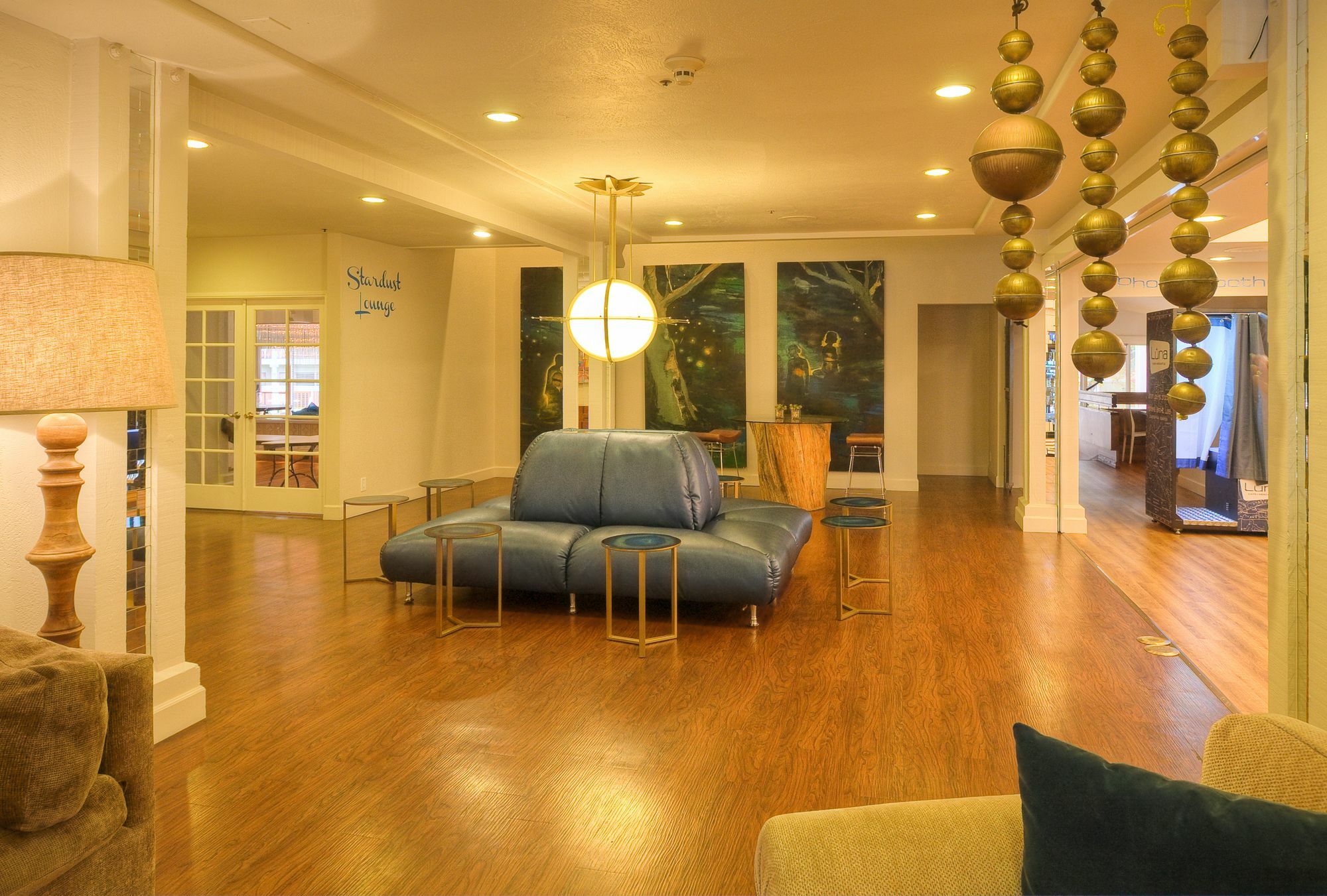 Ashland Hills Hotel & Suites Exteriör bild
