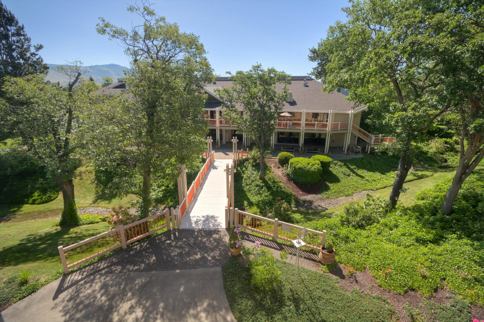 Ashland Hills Hotel & Suites Exteriör bild
