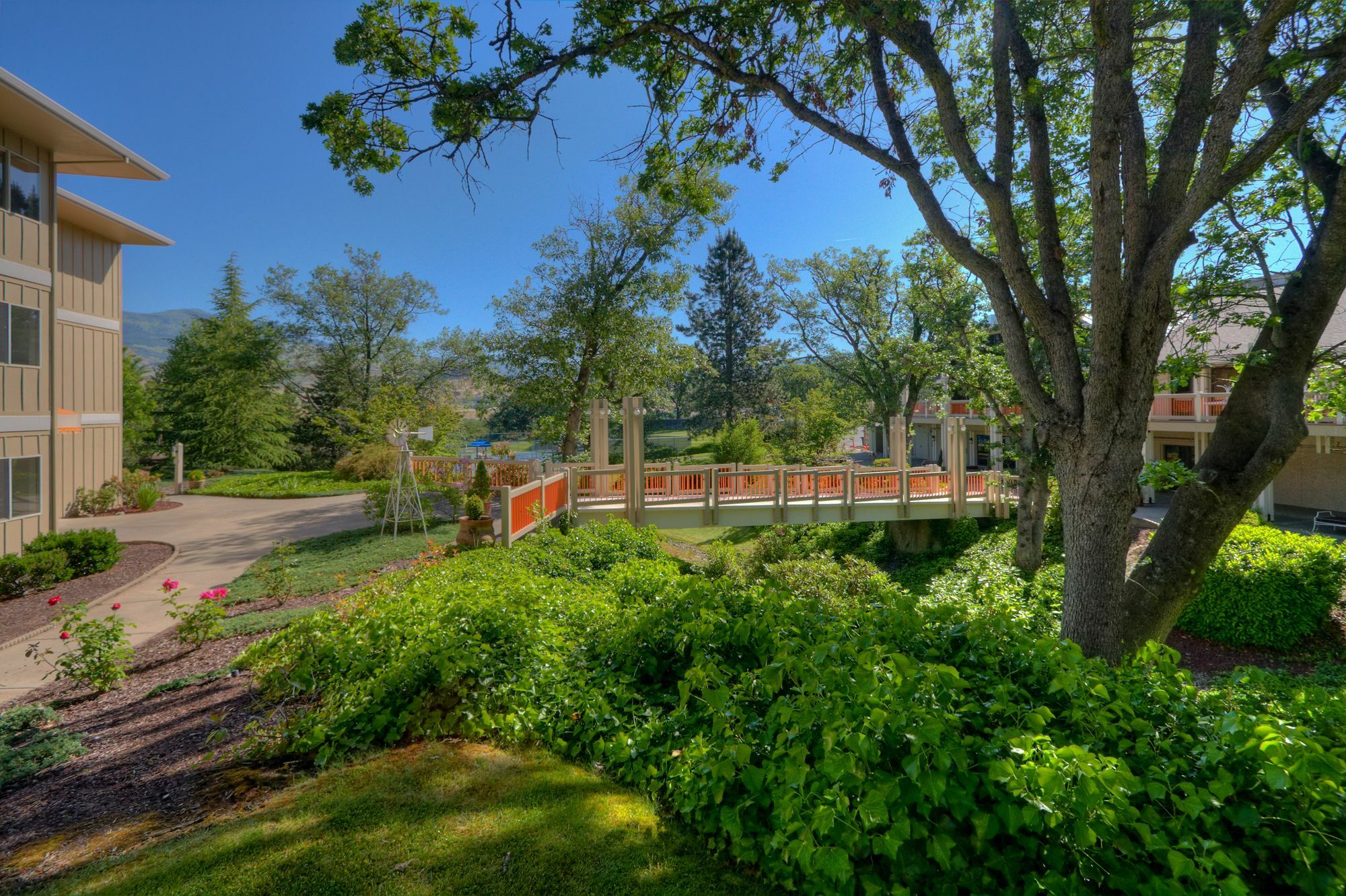 Ashland Hills Hotel & Suites Exteriör bild